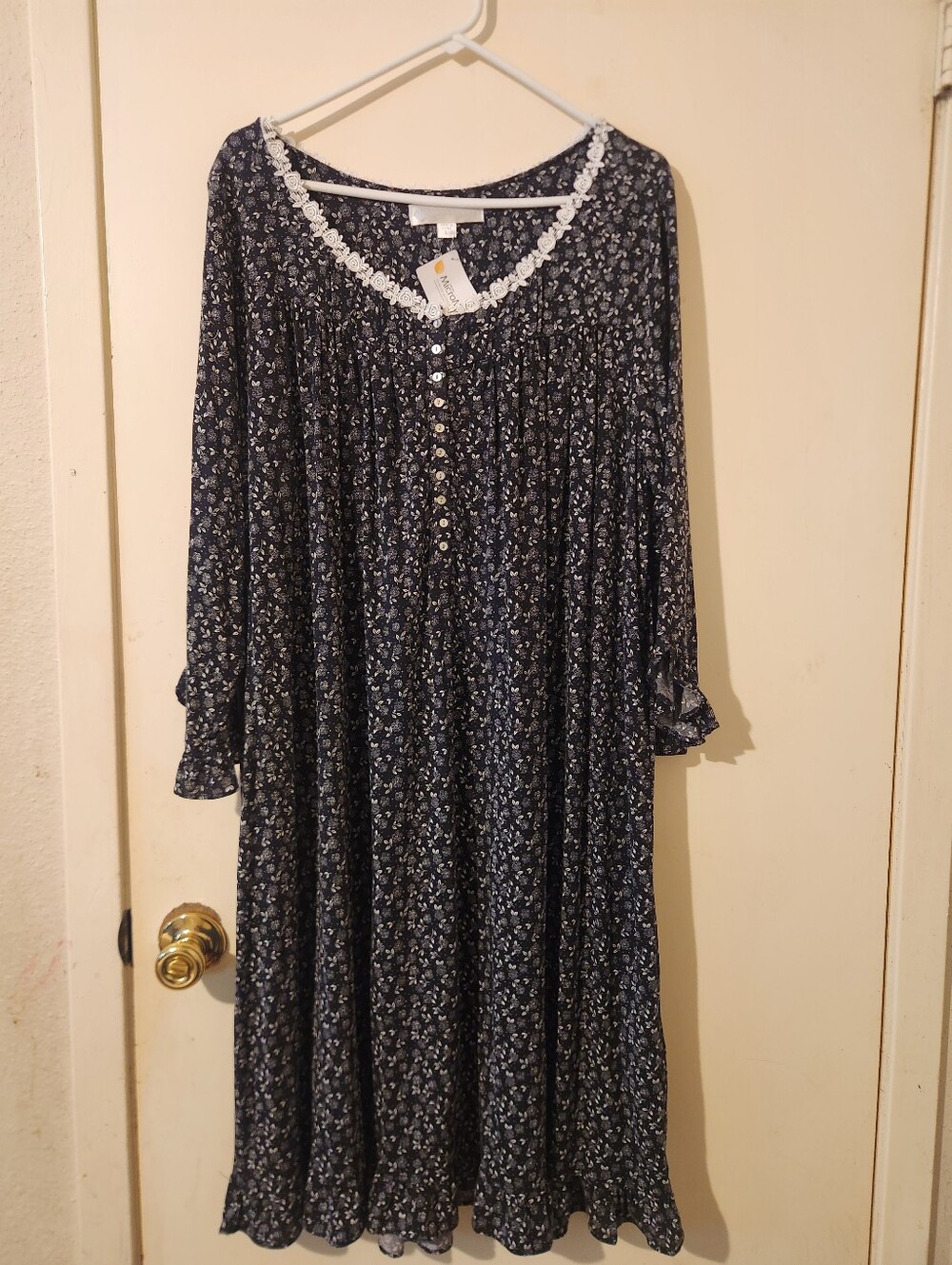 EILEEN WEST Black & White Floral Button-Front Nightgown with Lace Trim Sz Large